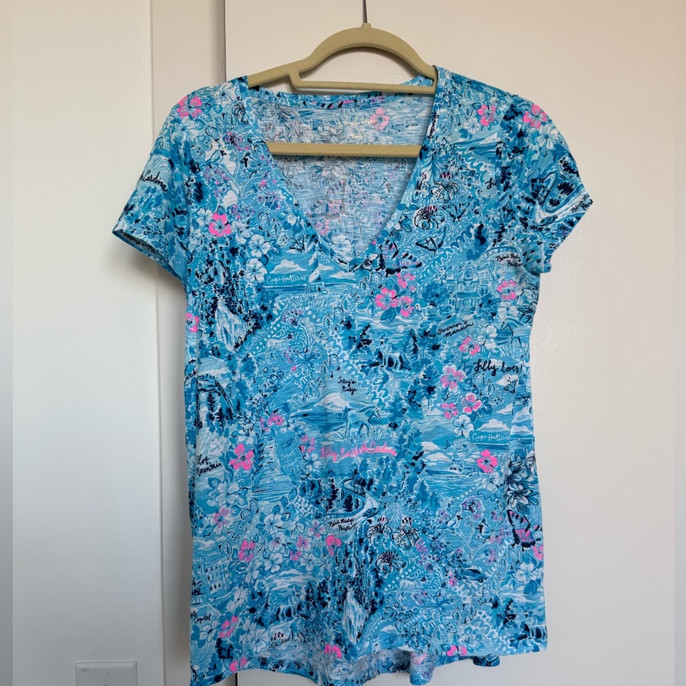GUC Lilly Pulitzer Etta V-Neck - Lilly Loves North Carolina
